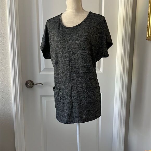 Shannon Ford New York Women's Gray Short Sleeve Sweater Top Front Pockets NWOT L - Picture 1 of 8